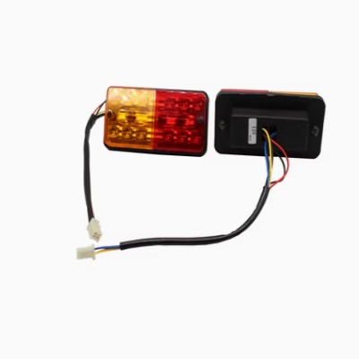 Universal 3-Section Rear Tail Light Assembly – Integrated Brake & Turn Signal Lamp
